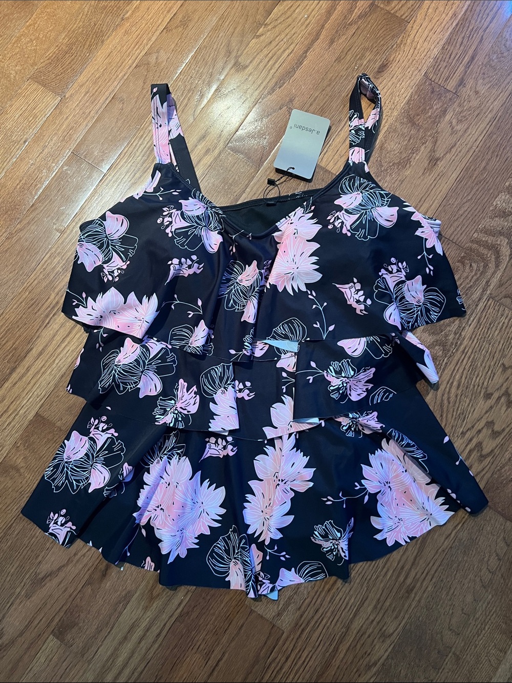 A. Jesdani swim top 2xl NWT